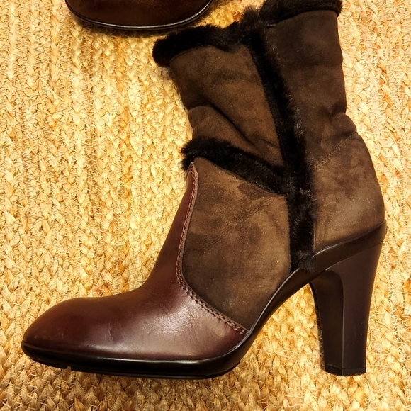 HOGAN shearling boots, heels - Picture 3 of 5